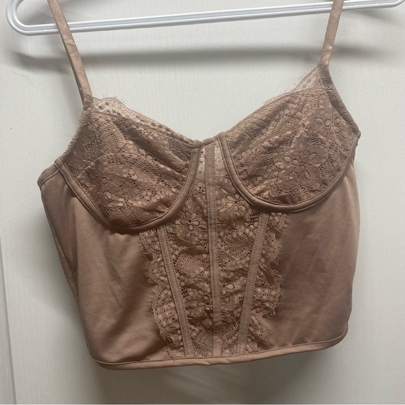 Lace Crop - Picture 1 of 2